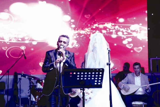 Yavuz Bingöl ile Öykü Gürman'ın düğününde kardeşleri yoktu 2