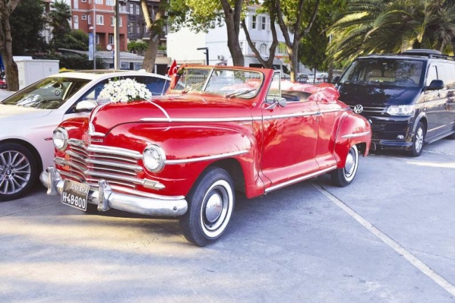 Yavuz Bingöl ile Öykü Gürman'ın düğününde kardeşleri yoktu 3