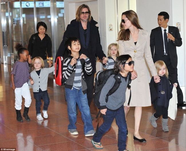 Angelina Jolie Brad Pitt ile dövüş sahnelerinde zorlandığını itiraf etti 16