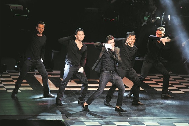 Mustafa Ceceli dans performansıyla sevenlerini şaşırttı 6