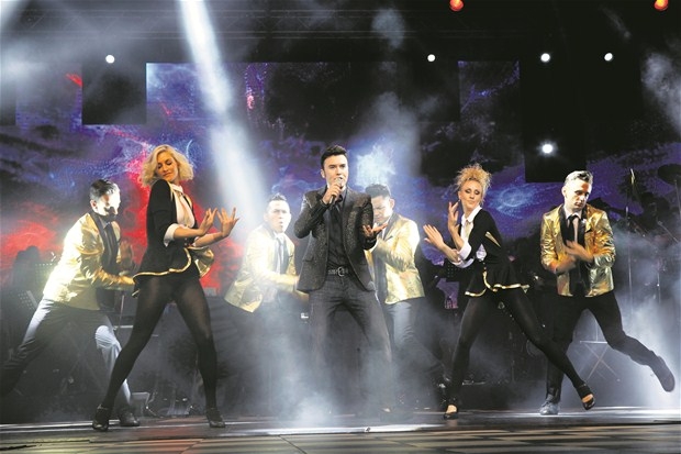 Mustafa Ceceli dans performansıyla sevenlerini şaşırttı 7