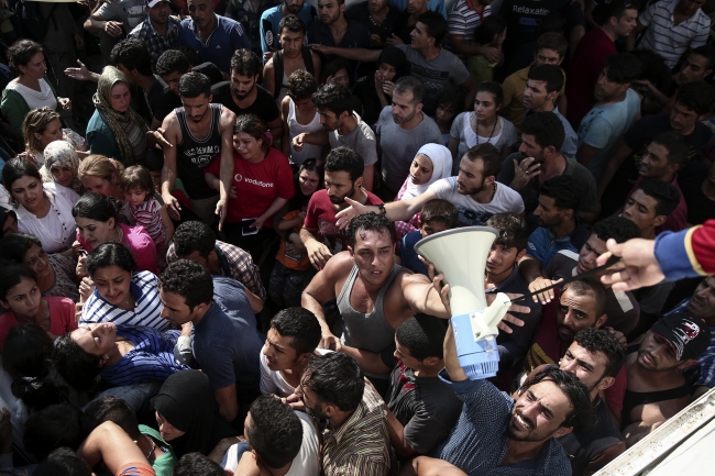 Yunanistan'a sığınan mültecilere dayak! 4