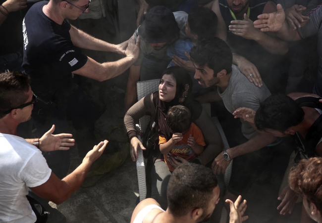 Yunanistan'a sığınan mültecilere dayak! 5