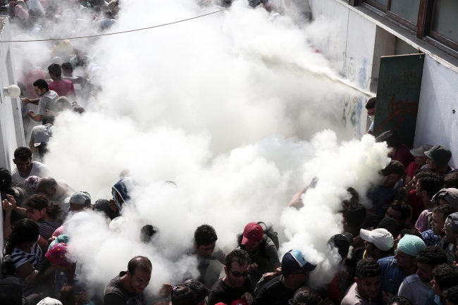 Yunanistan'a sığınan mültecilere dayak! 9