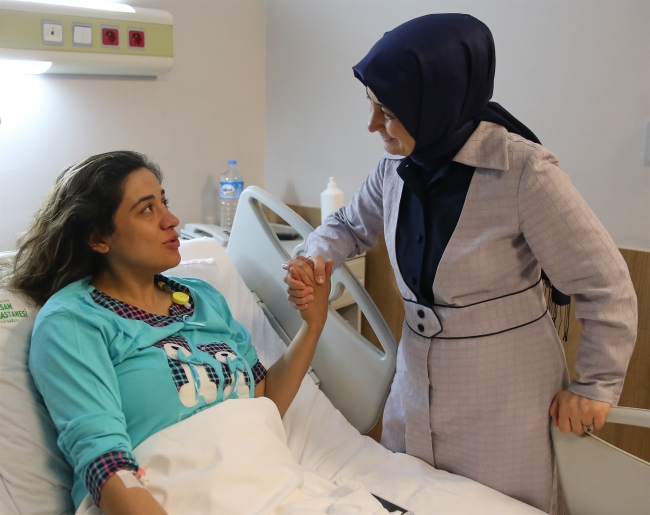 Sare Davutoğlu, şehit eşinin doğumuna katıldı 1