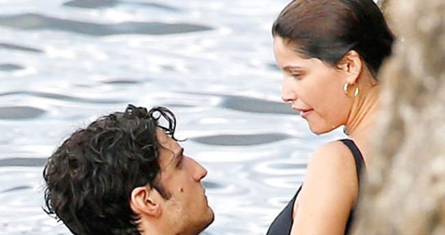 Laetitia Casta sevgilisiyle tatilin tadını çıkarıyor 3