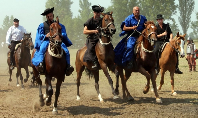 Macaristan'da "Atalar Günü" 25