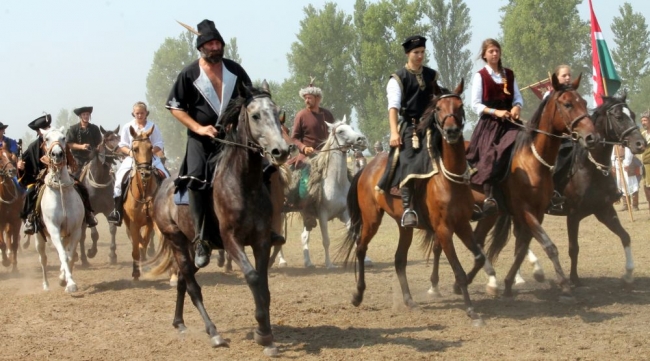 Macaristan'da "Atalar Günü" 13