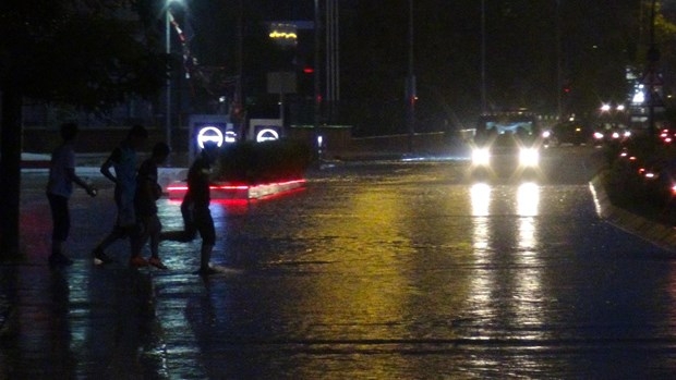 Ağustos ortasında yağan yağmur yolları göle çevirdi 10