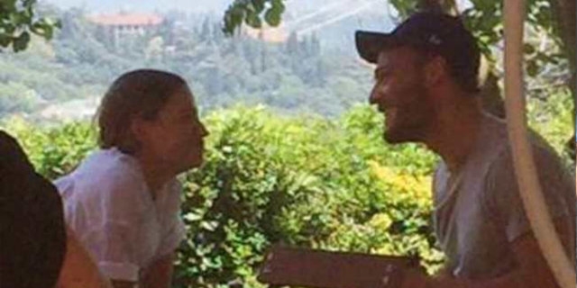 Serenay Sarıkaya ve Kerem Bürsin aynı filmde rol alacak! 3