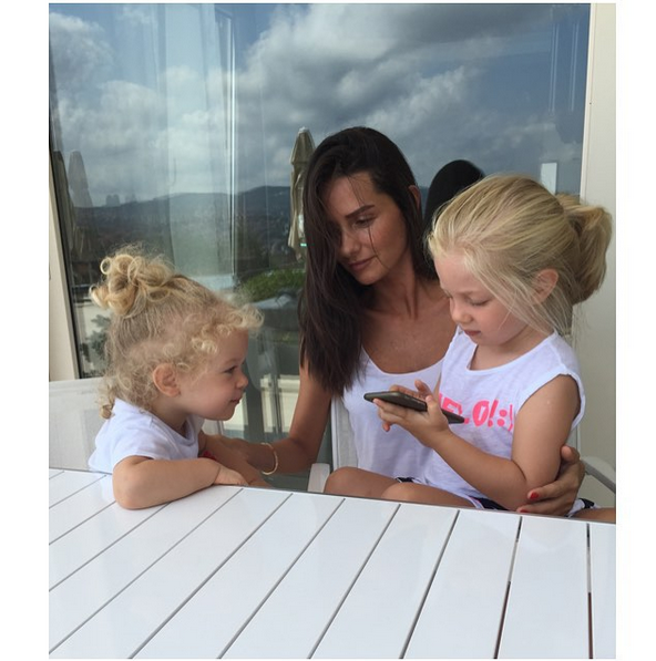 Instagram'da ünlüler: Almeda Abazi Tolgahan Sayışman'ın ailesiyle tanıştı 14