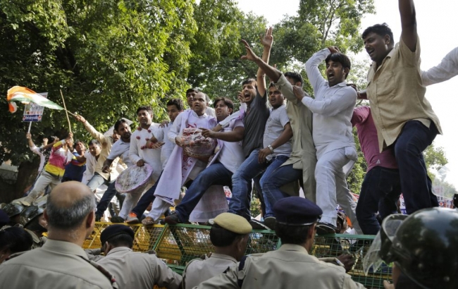 'Hindistan Baharı': Yüzbinler sokaklarda 4