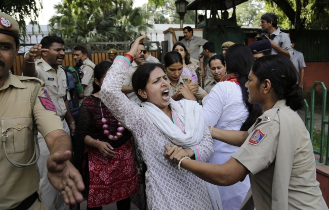 'Hindistan Baharı': Yüzbinler sokaklarda 5