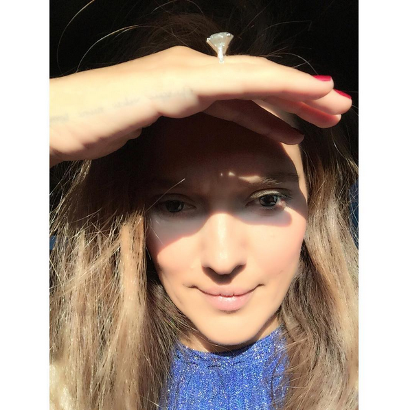 Instagram'da ünlüler: Demet Akalın'ın tek taşı sosyal medyayı karıştırdı 1