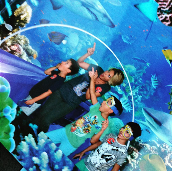 Instagram'da ünlüler: Demet Akalın'ın tek taşı sosyal medyayı karıştırdı 4