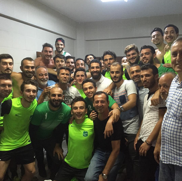 Instagram’da ünlüler: Gizem Karaca yeni aşkıyla elele 15