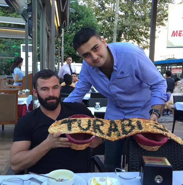 Instagram’da ünlüler: Gizem Karaca yeni aşkıyla elele 17