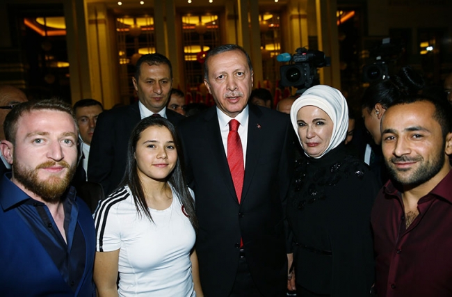 Beştepe'ye ünlü akını 12