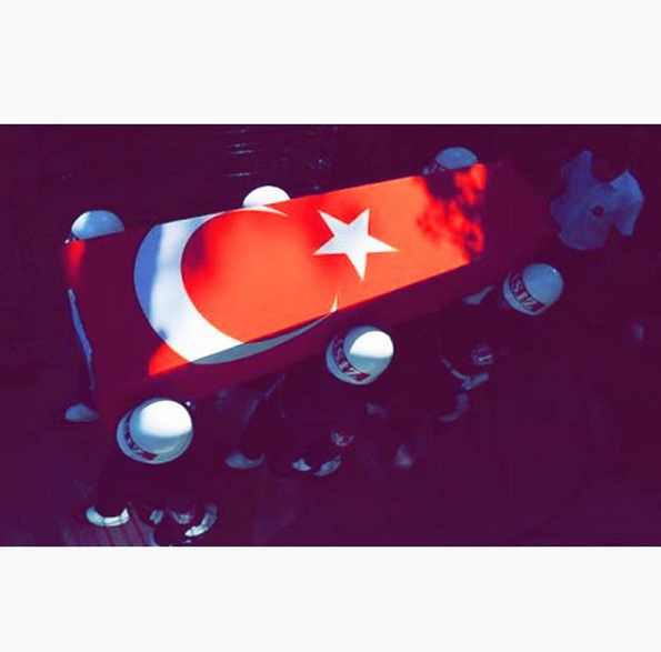 Instagram'da ünlüler: Bir şey yok paylaşacak yastan başka 17