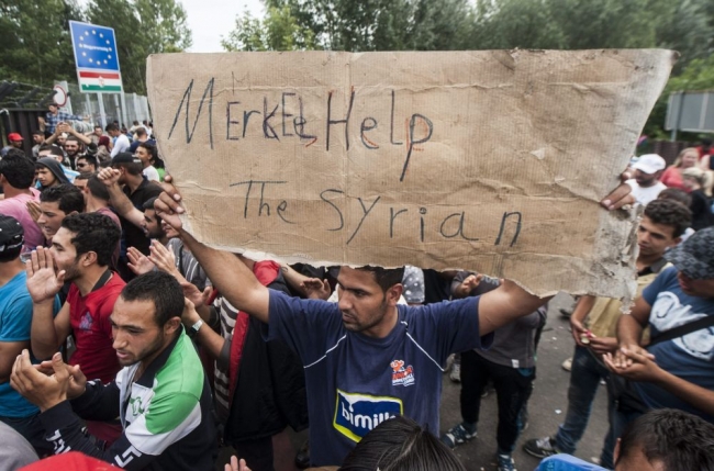 Macaristan polisi, göçmenleri gaza boğdu 5