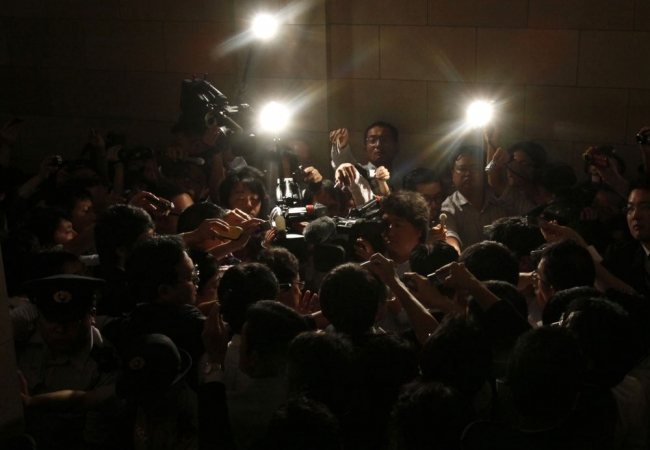 Japon parlamentosunda tekme tokat kavga 10