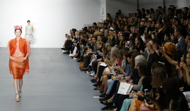 Londra Moda Haftası Bora Aksu koleksiyonu 4