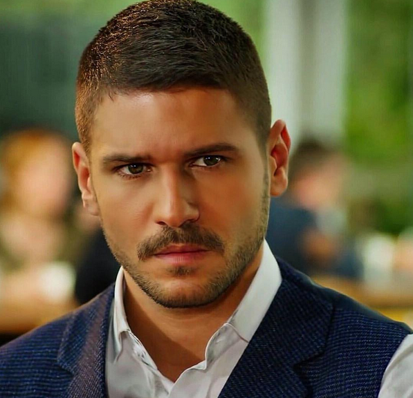 Instagram'da ünlüler: Kardeşiyle kamera karşısına geçti 15