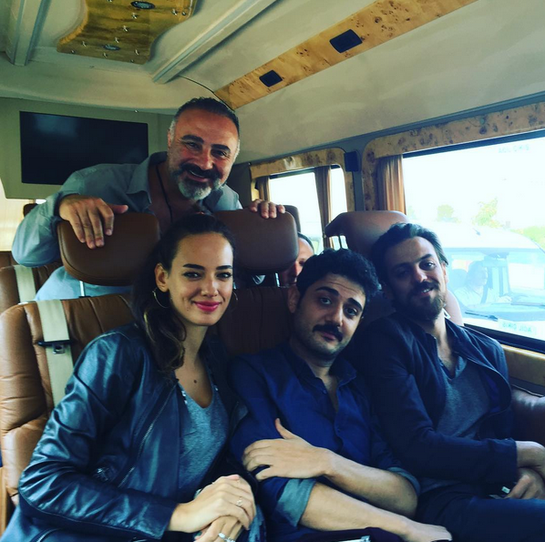 Instagram'da ünlüler: Kardeşiyle kamera karşısına geçti 2