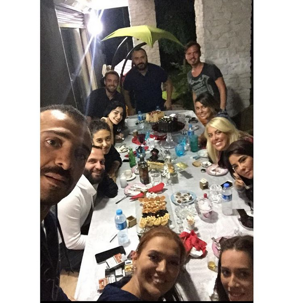 Instagram'da ünlüler: Kardeşiyle kamera karşısına geçti 6