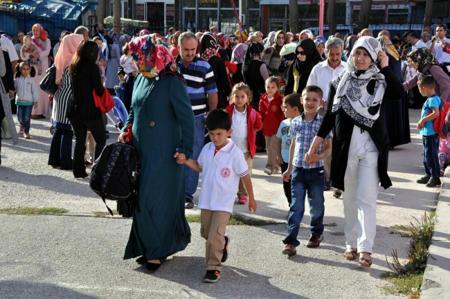 Okullar açıldı, öğrenciler ve öğretmenler heyecanlı 12