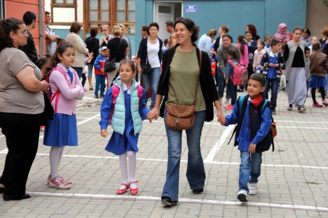 Okullar açıldı, öğrenciler ve öğretmenler heyecanlı 16