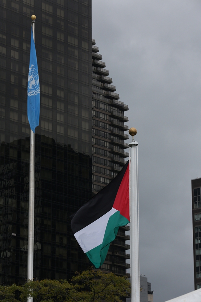 O bayrak göndere çekilecek dedi çekildi! 4