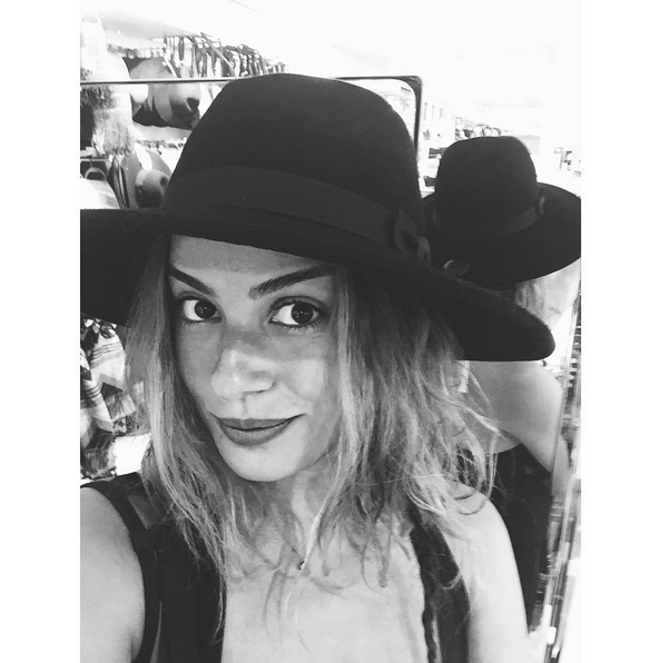 Instagram'da ünlüler: Düğün değil sade bir tören! 13