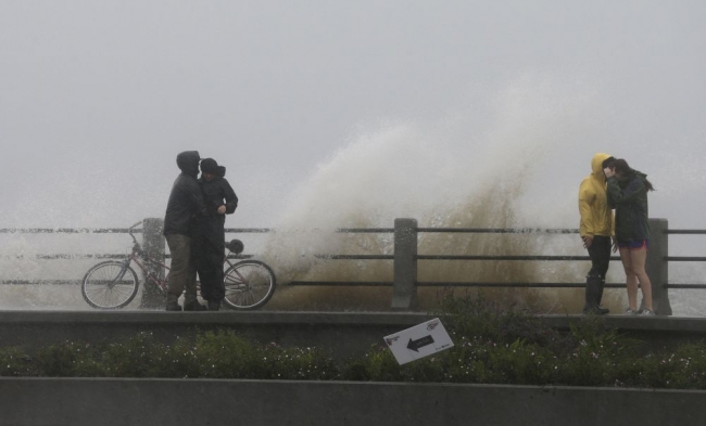 Kasırganın ortasında keyif yaptılar! 3