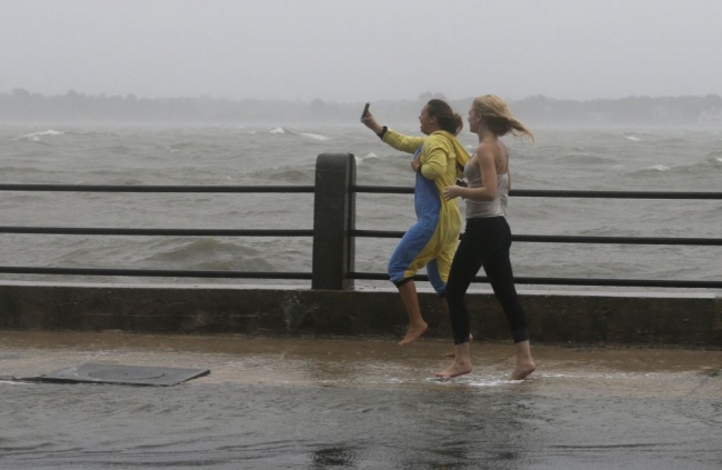 Kasırganın ortasında keyif yaptılar! 4