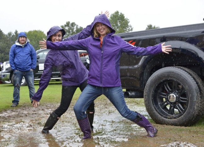 Kasırganın ortasında keyif yaptılar! 9