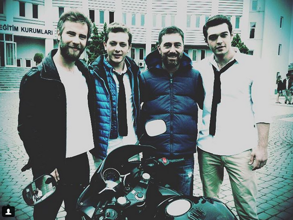 Instagram'da ünlüler: Kaykay şov! 13