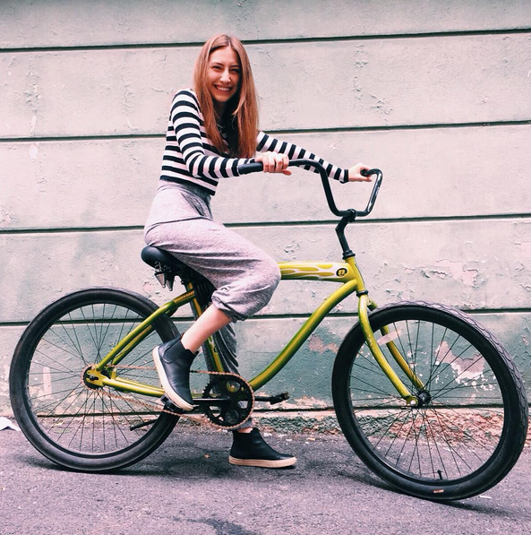 Instagram'da ünlüler: Kaykay şov! 16