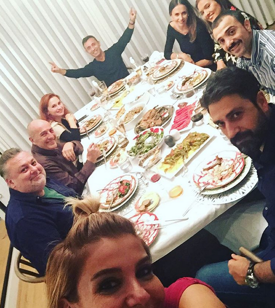 Instagram'da ünlüler: Evimizde dostlar 1