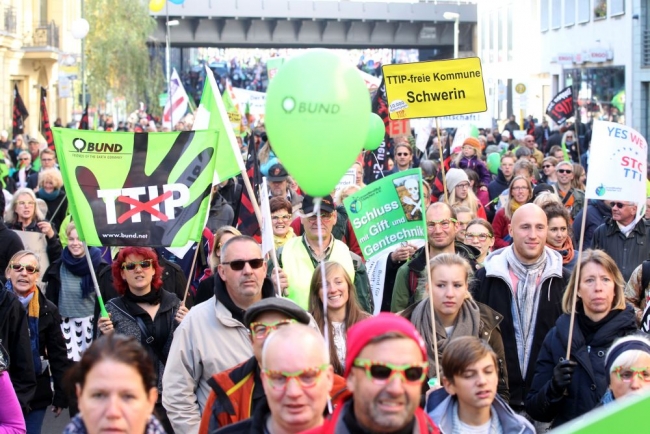 Berlin'de 250 bin kişilik protesto 18
