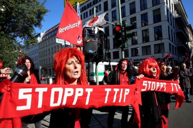 Berlin'de 250 bin kişilik protesto 2