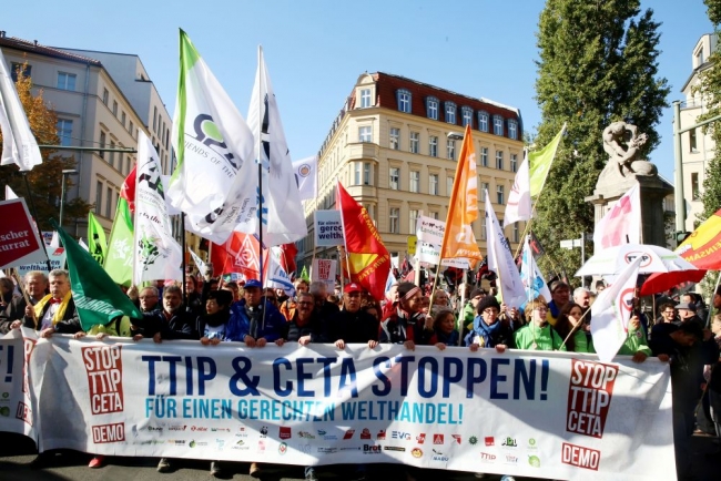 Berlin'de 250 bin kişilik protesto 7