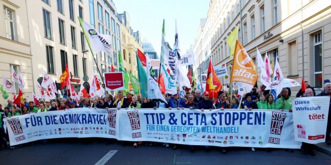 Berlin'de 250 bin kişilik protesto 12