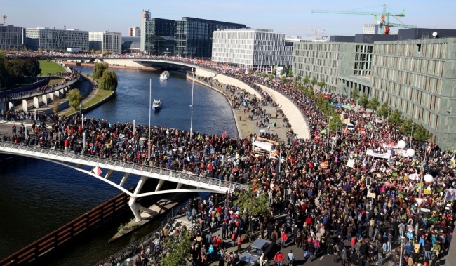 Berlin'de 250 bin kişilik protesto 13