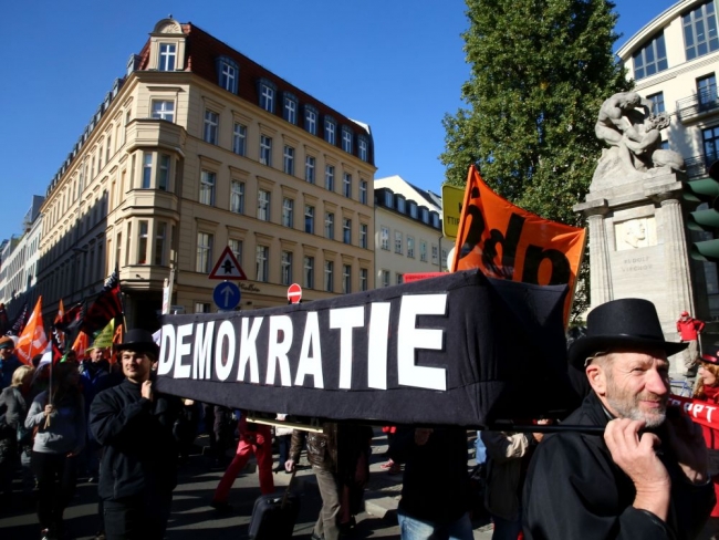 Berlin'de 250 bin kişilik protesto 15