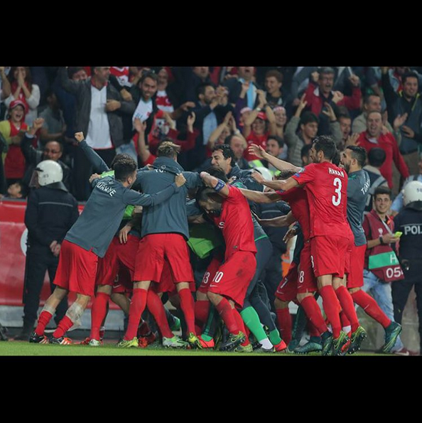 Instagram'da ünlüler: Hidayet Türkoğlu Eşkıya Dünyaya Hükümdar Olmaz fanatiği! 6