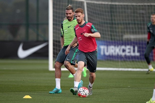 A Milli Futbol Takımı futbolcularından 'zafer' tweetleri... 6