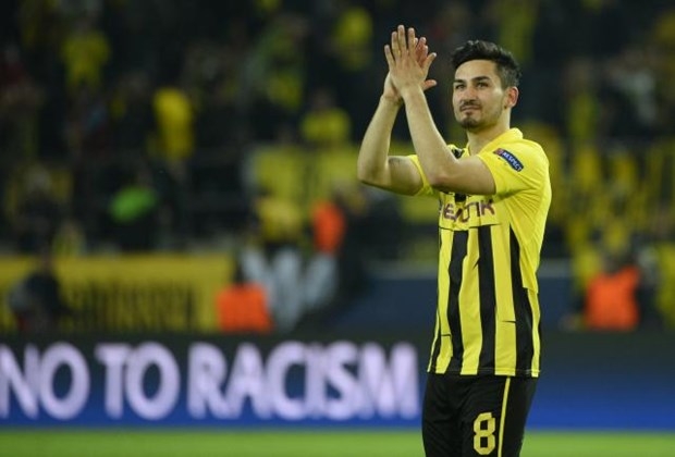 A Milli Futbol Takımı futbolcularından 'zafer' tweetleri... 10