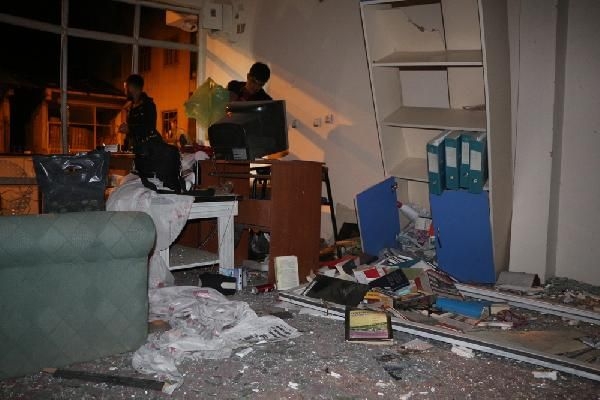 Şemdinli'de PKK bombası hastaneyi harabeye çevirdi 17
