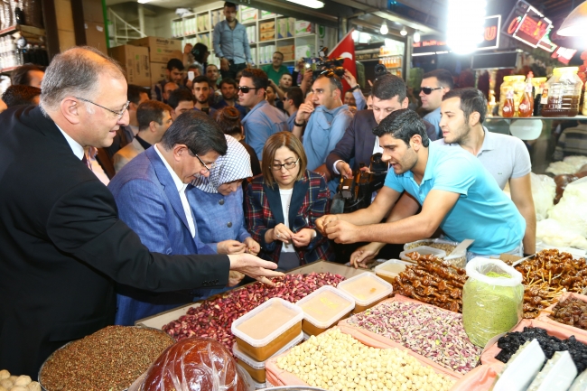Başbakan Davutoğlu Gaziantep'te esnaf oldu! 3
